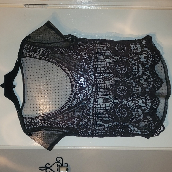 Cute top - Picture 1 of 5